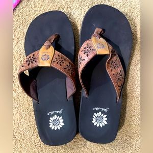 Yellowbox flip flops size 10